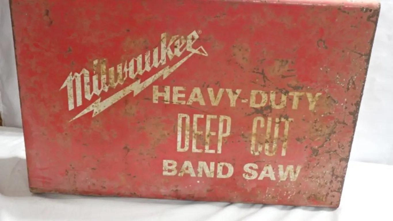 Milwaukee Deep Cut Band Saw