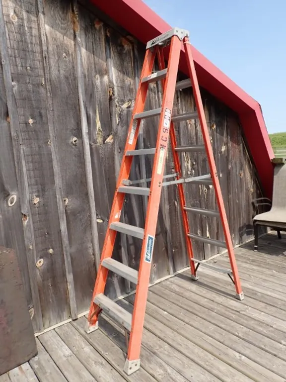 Louisville FS1508 8' Fiberglass Step Ladder