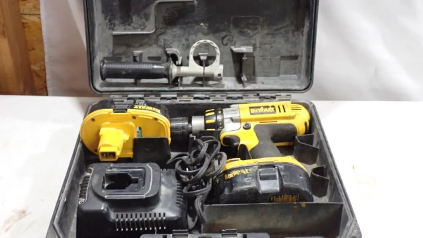 DEWALT DC925 XRP 18V 1/2" Cordless Hammer Drill Kit
