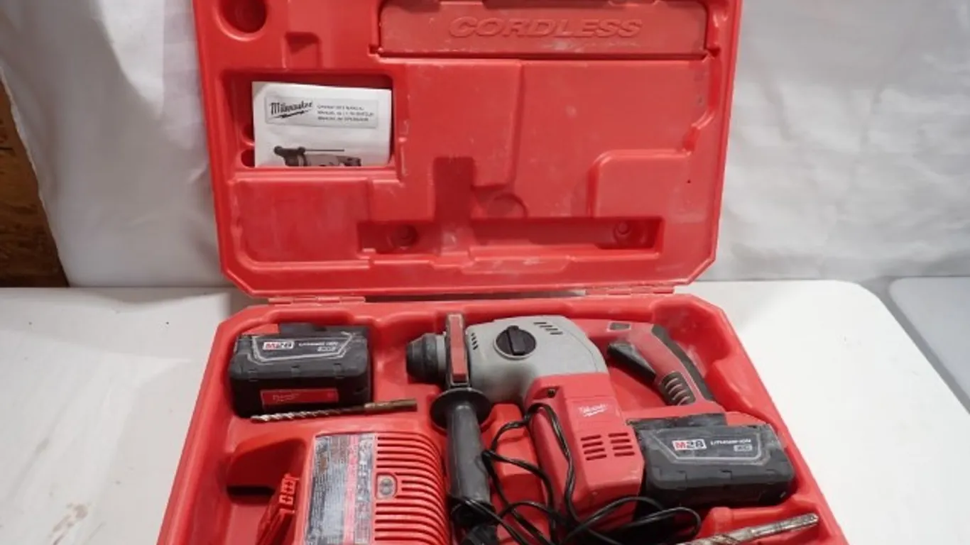 Milwaukee V28 1" SDS-Plus Cordless Rotary Hammer Kit