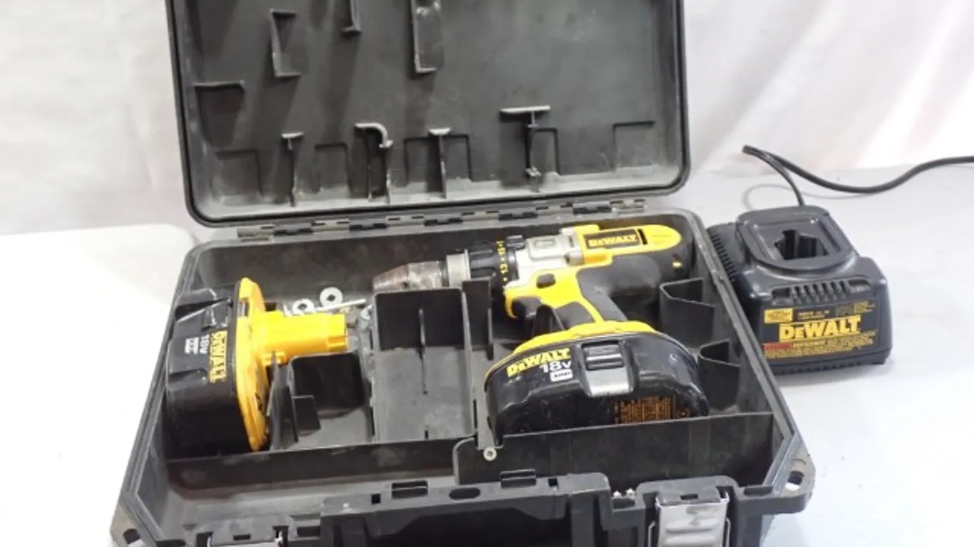 DEWALT DCD950 XRP 18V 1/2" Cordless Hammer Drill Kit