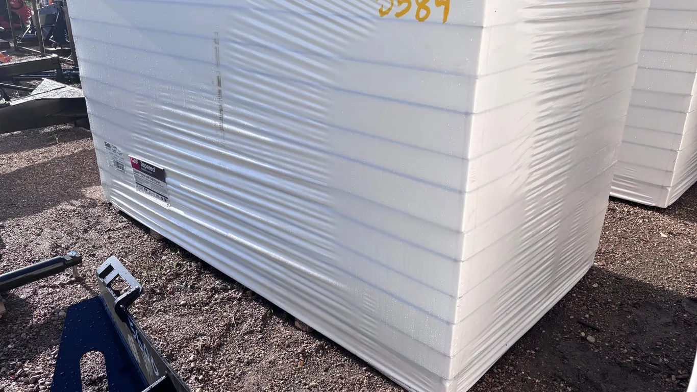 (Approximately 12 Pieces) GAF 4' x 8' PolyISO Sheets