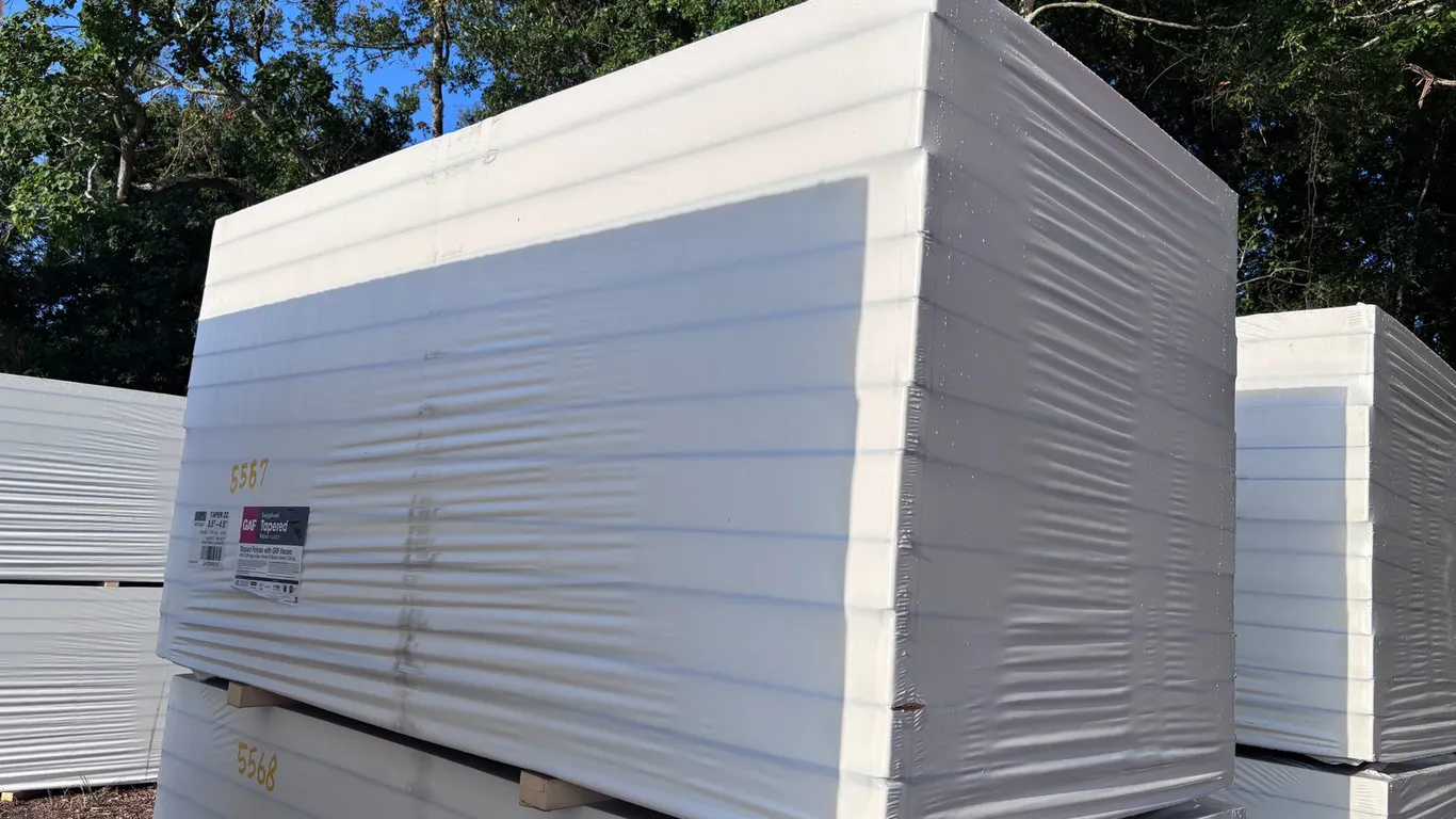 (Approximately 12 Pieces) GAF 4' x 8' PolyISO Sheets