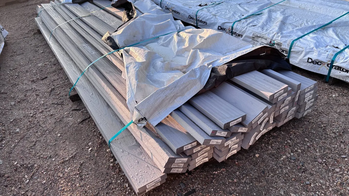 APPROX 40 BOARDS | PREMIUM COMPOSITE DECKING BOARDS | SOLID GRAY | 5-1/2" X 1-1/4" X 10 FT