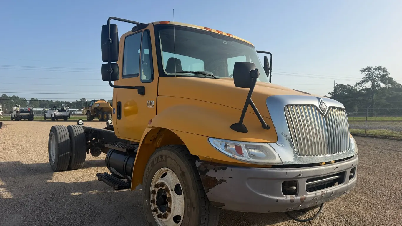 2006 INTERNATIONAL 4300