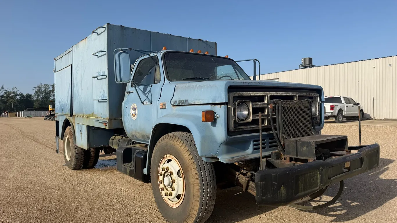 1990 GMC C7