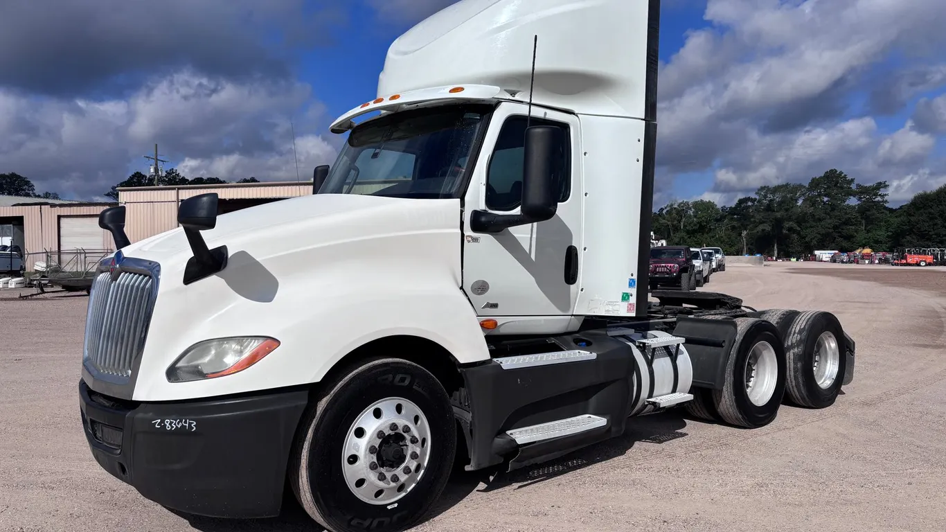 2019 INTERNATIONAL LT625 TRACTOR TRUCK