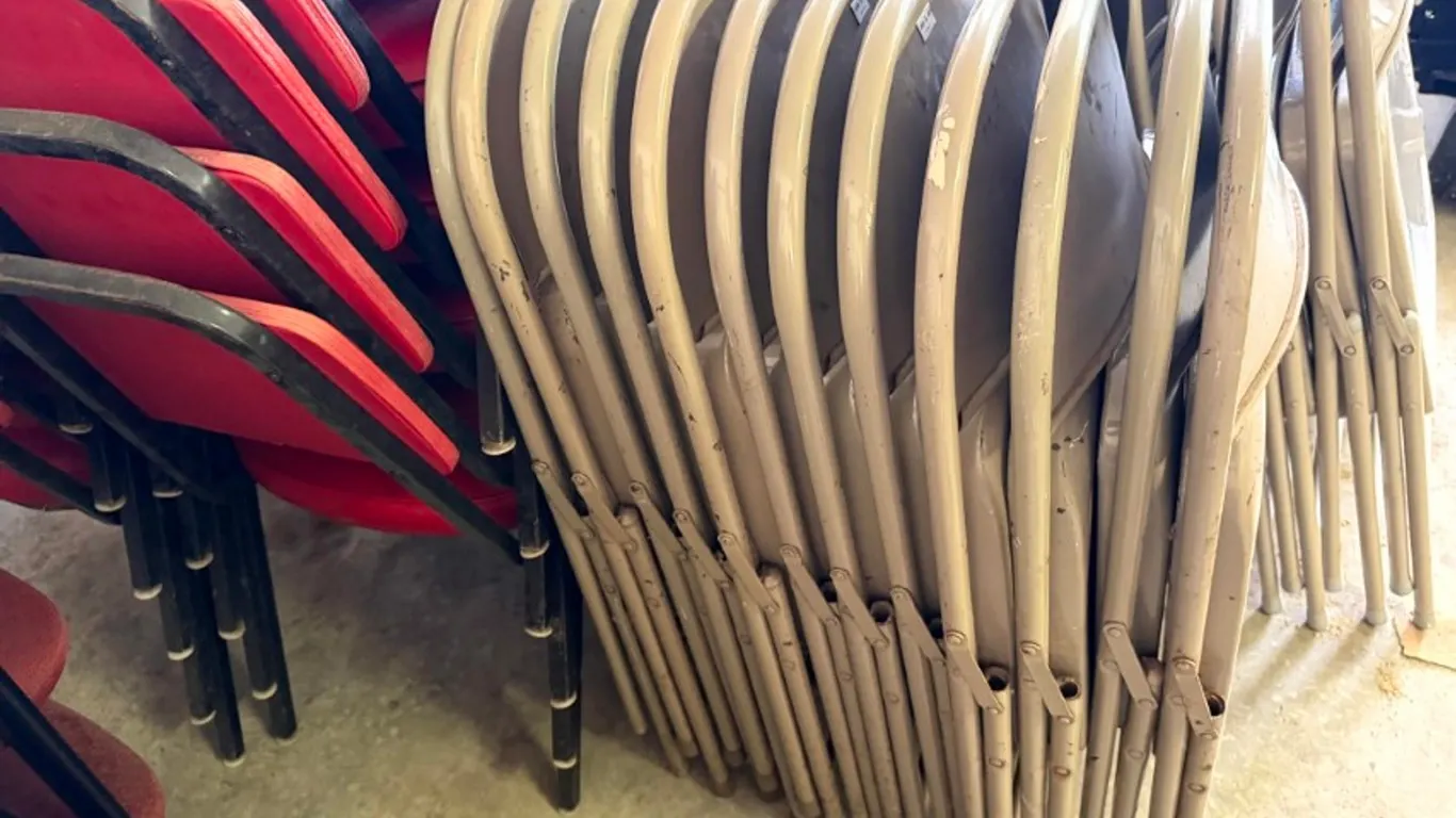 12 Matching Metal Folding Chairs