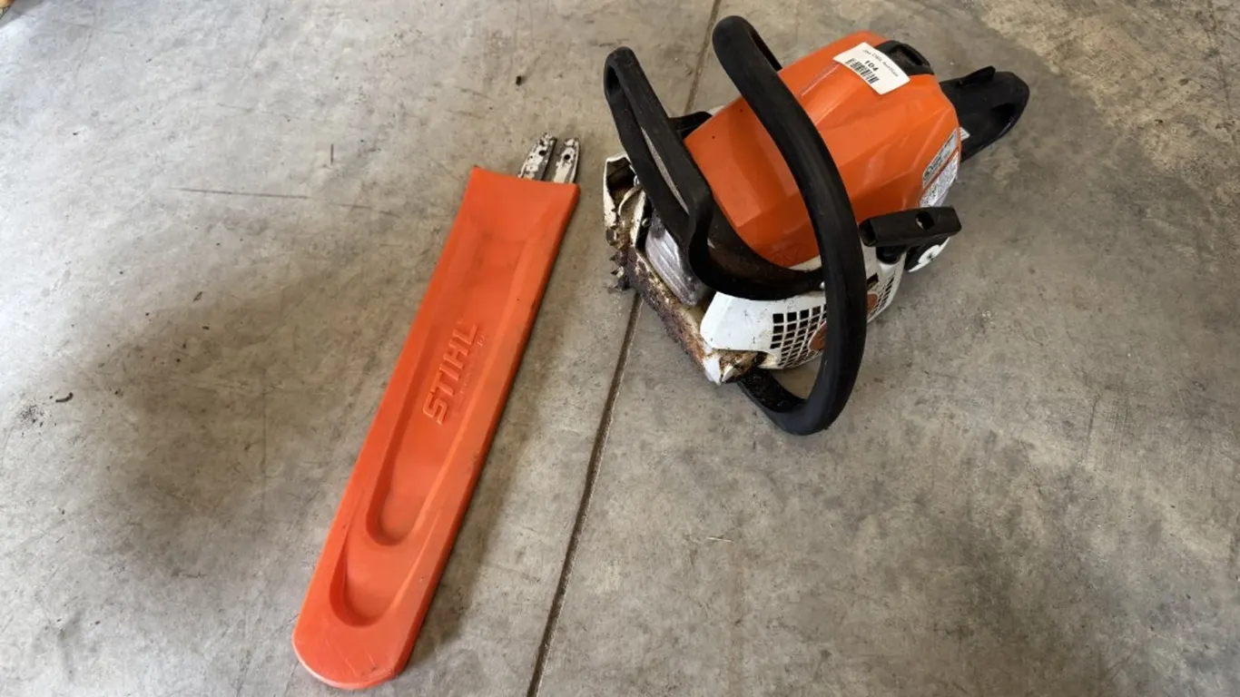 Stihl MS211 Chainsaw with 18 Inch Bar, Cord Pulls