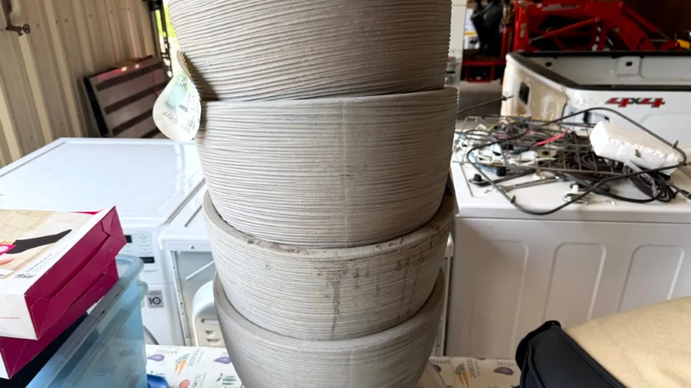 4 Plastic Planters