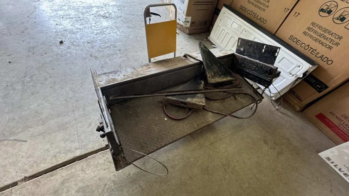 Tommy Lift Gate, Condition Unknown