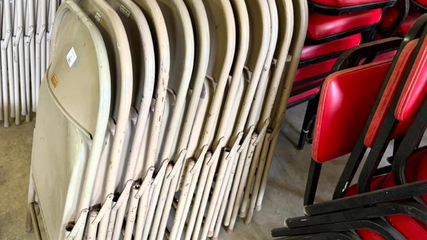 12 Matching Metal Folding Chairs