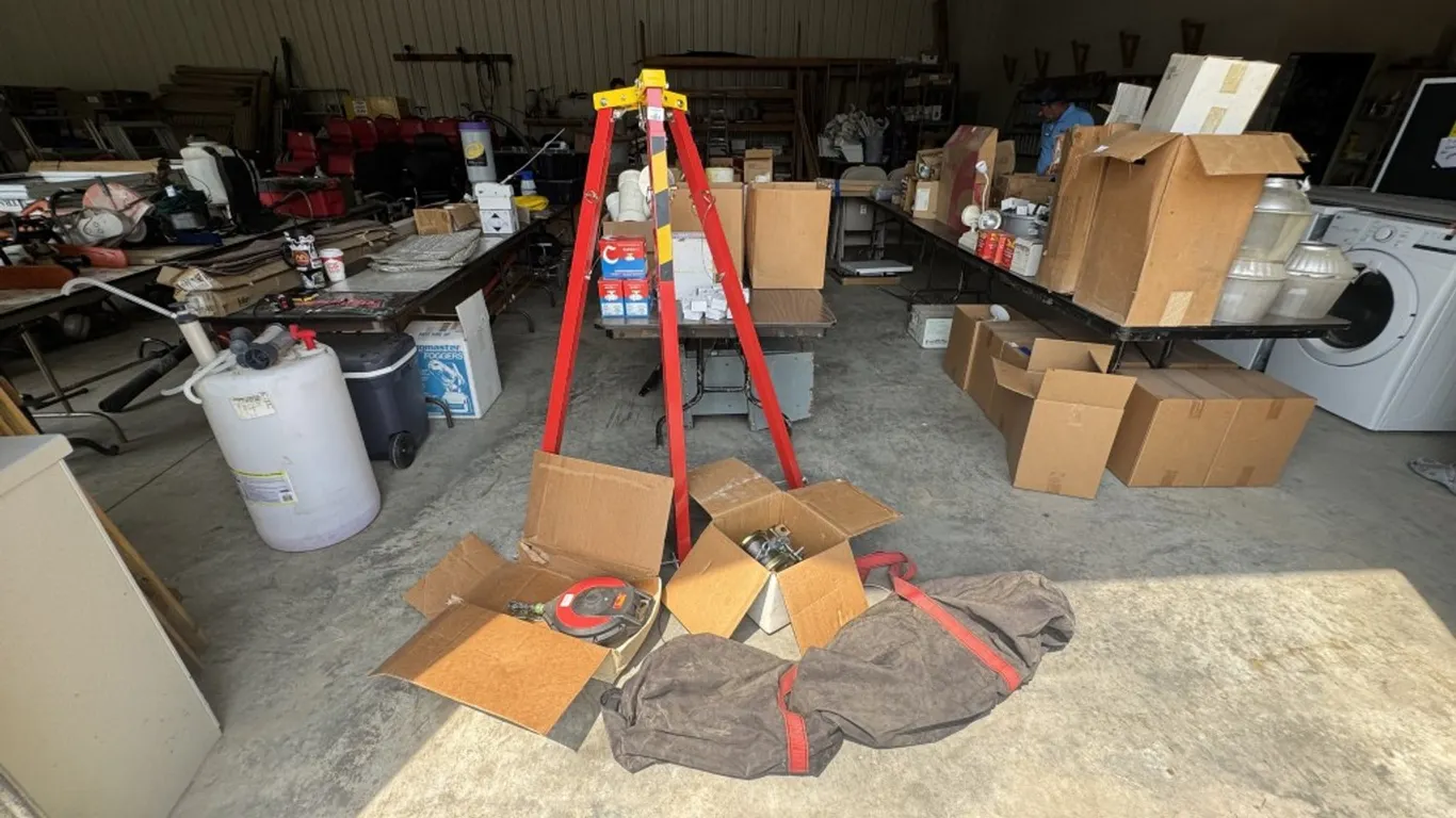 Tripod Lift with Accessories