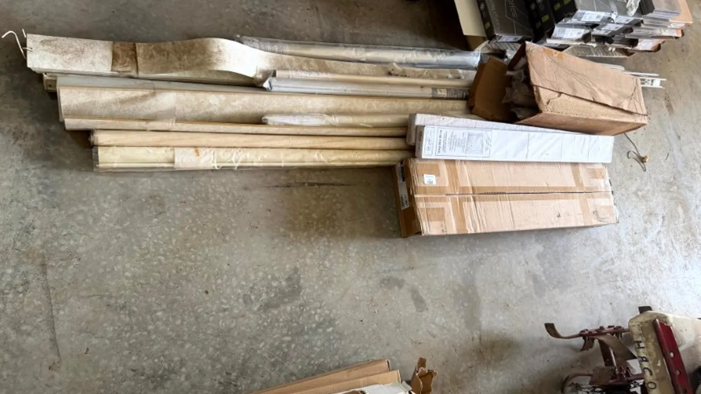 Variety of Window Shades and Vinyl Blinds