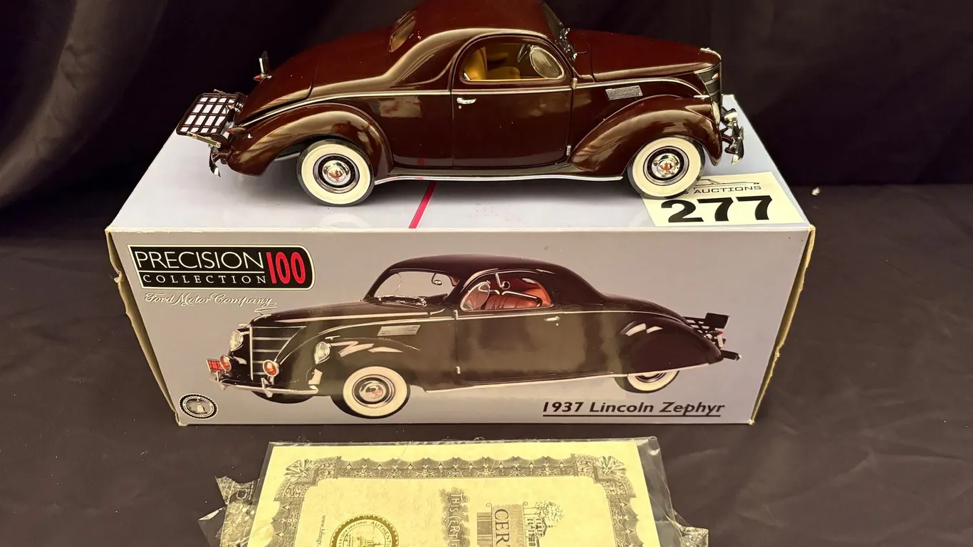 1937 LINCOLN ZEPHYR DIECAST