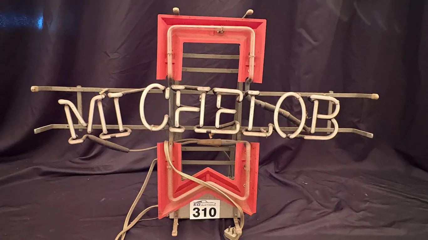 MICHELOB NEON SIGNS