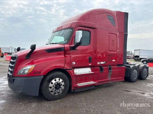 2019 Freightliner Cascadia 126 6x4 T/A Sleeper Truck Tractor