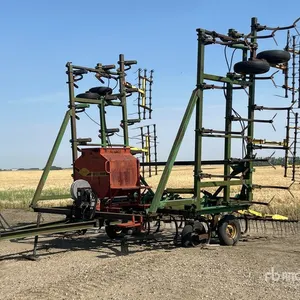 John Deere 1610 41 ft Cultivator