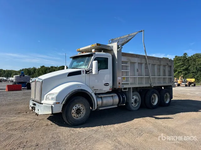 2017 Kenworth T880 8x4 Tri/A Dump Truck