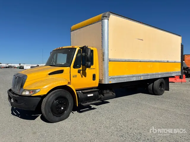 2005 International 4300 4x2 Van Truck