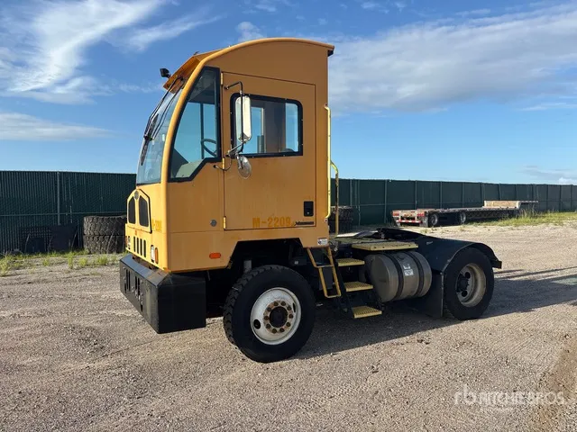 2019 Autocar 4x2 Spotter Truck