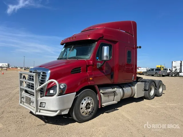 2016 Freightliner Cascadia 113 6x4 T/A Sleeper Truck Tractor