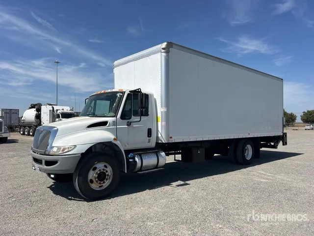2018 International 4300 4x2 Van Truck