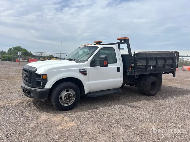 2008 Ford F-350 XL 4x2 Flatbed Truck