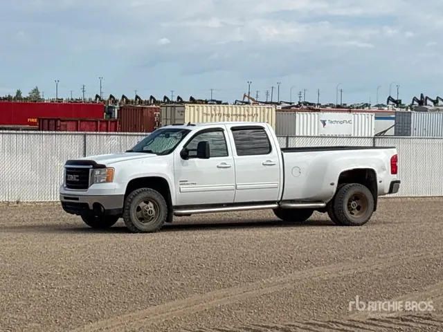 2010 GMC 3500HD SLE 4x4 Crew Cab Pickup