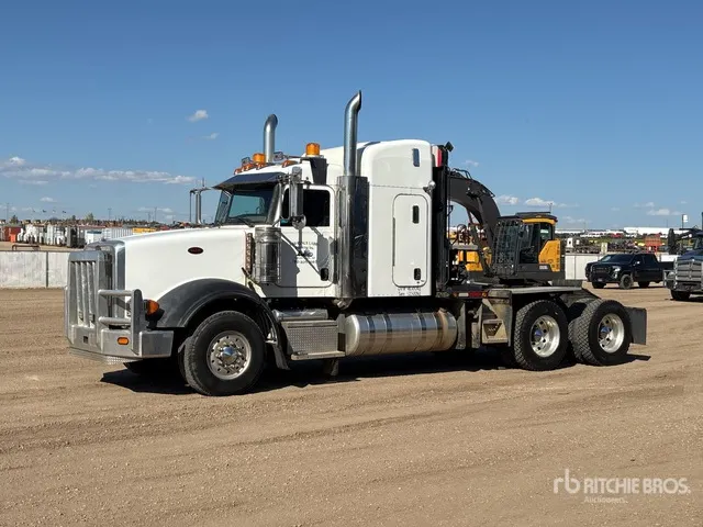 2013 Peterbilt 367 6x4 Sleeper Winch Truck