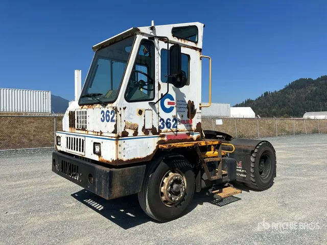 2014 Ottawa CYT 50 4x2 Spotter Truck