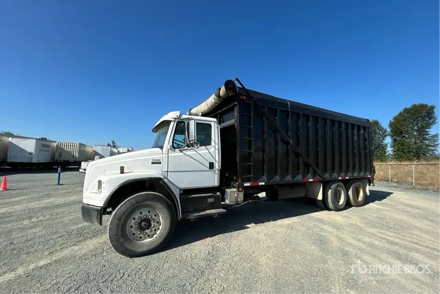 1998 Freightliner FL 106 6x4 Ejector Refuse T/A Dump Truck