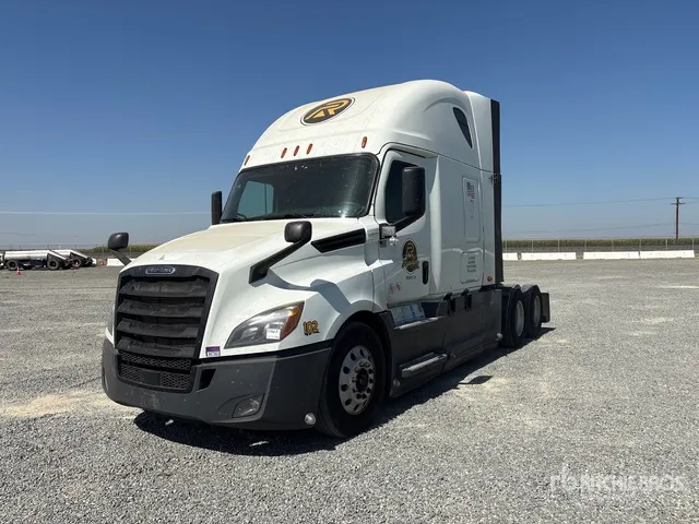 2020 Freightliner Cascadia 126 6x4 T/A Sleeper Truck Tractor