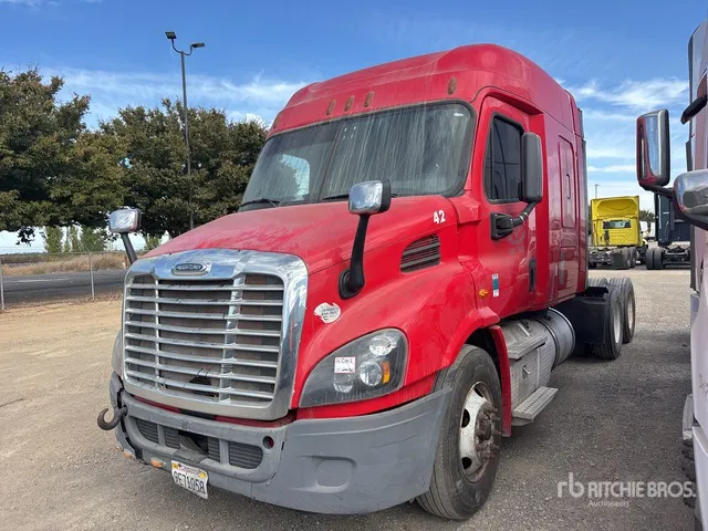 2016 Freightliner Cascadia 113 6x4 T/A Sleeper Truck Tractor