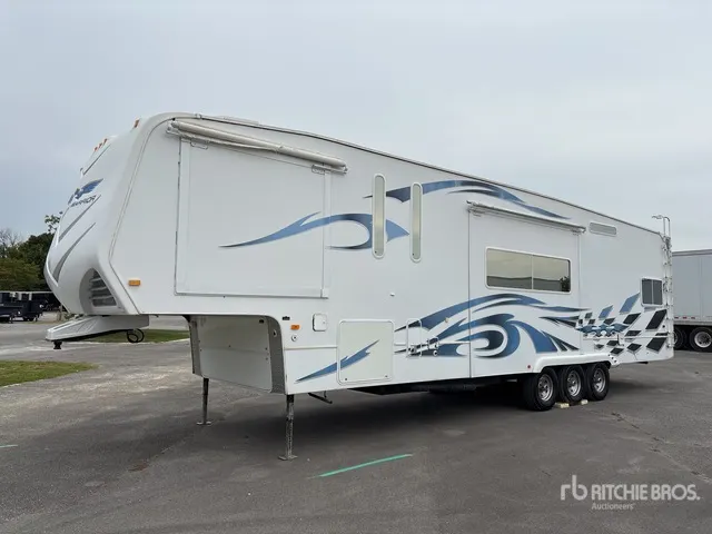 2010 Weekend Warrior RDK3805 38 ft T/A Toy Hauler Travel Trailer