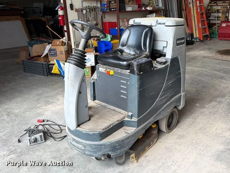 Advance Advenger 28050 floor scrubber