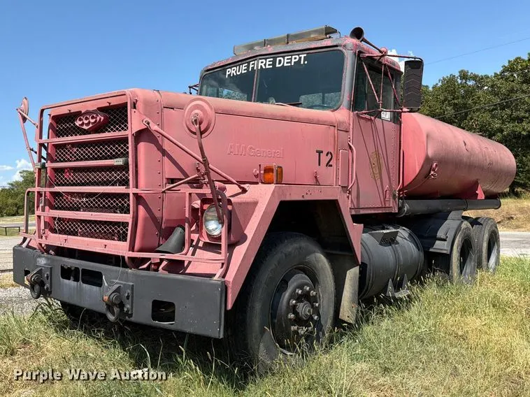 1983 AM General M915-A1 water truck