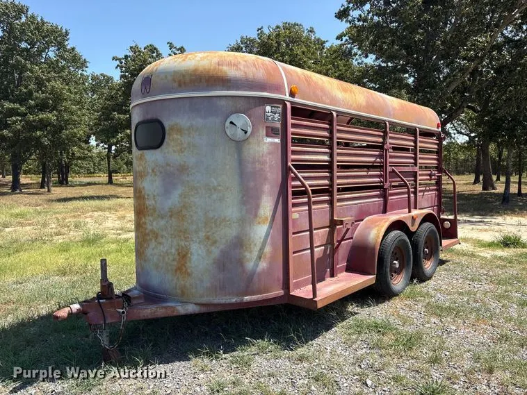 2004 W-W Trailer Manufacturers livestock trailer