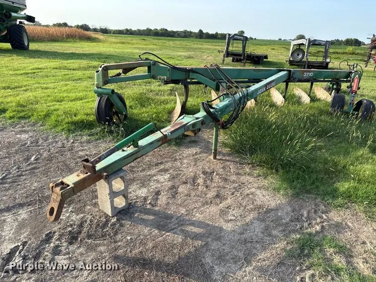 John Deere 3710 six bottom plow