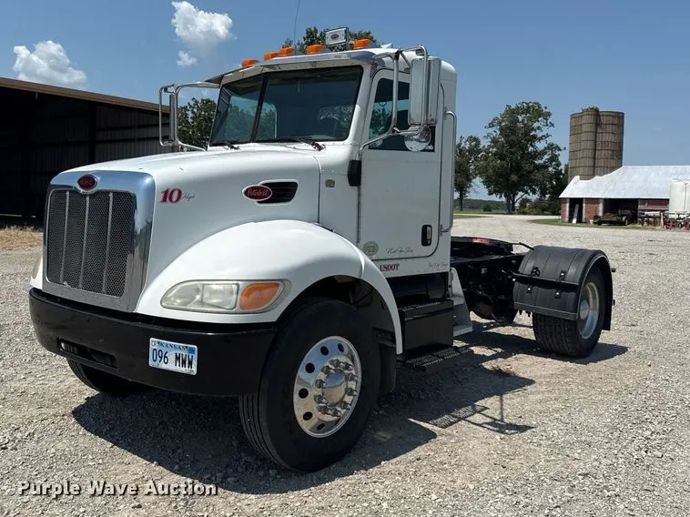 2010 Peterbilt 337 semi truck