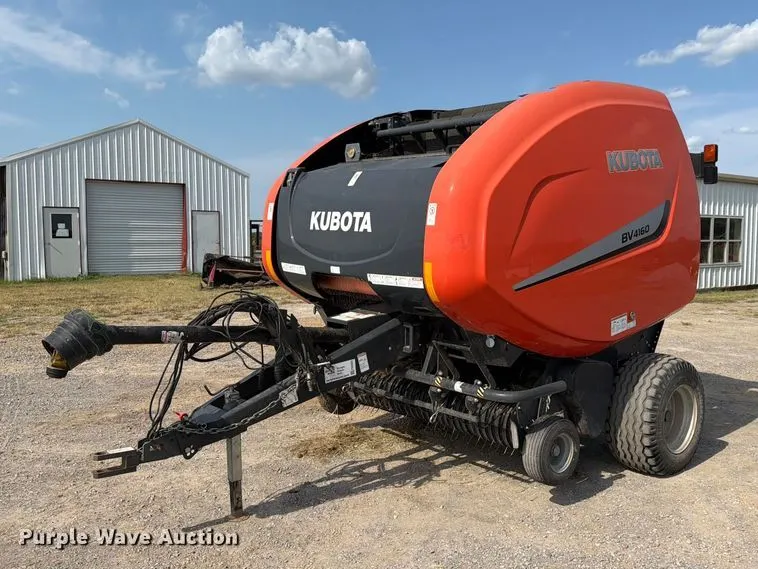 Kubota BV4160 round baler