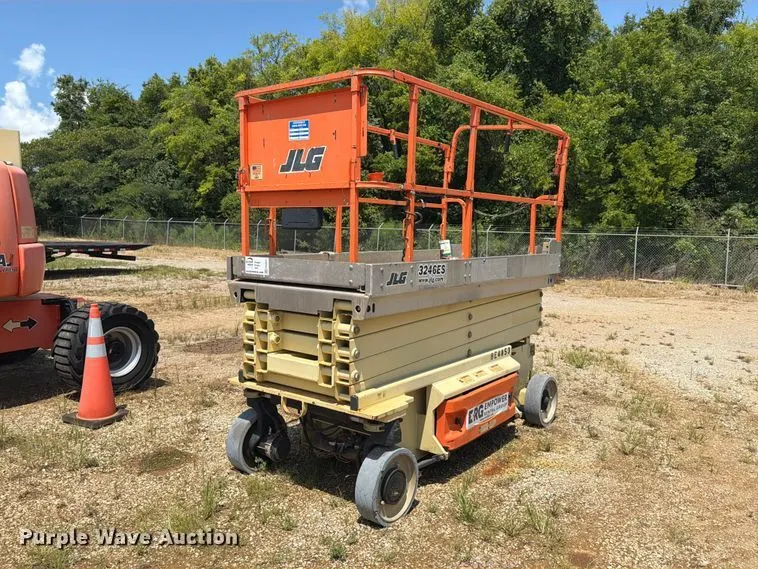 2014 JLG 3246ES scissor lift