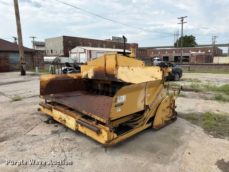 Lee-Boy L900 paver