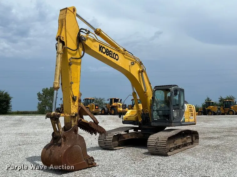 Kobelco SK260LC-10 excavator