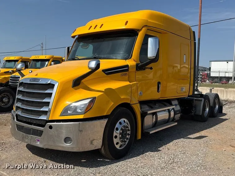 2022 Freightliner Cascadia 126 semi truck
