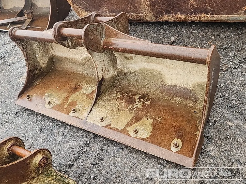 72" Ditching Bucket 65mm Pin to suit 13 Ton Excavator