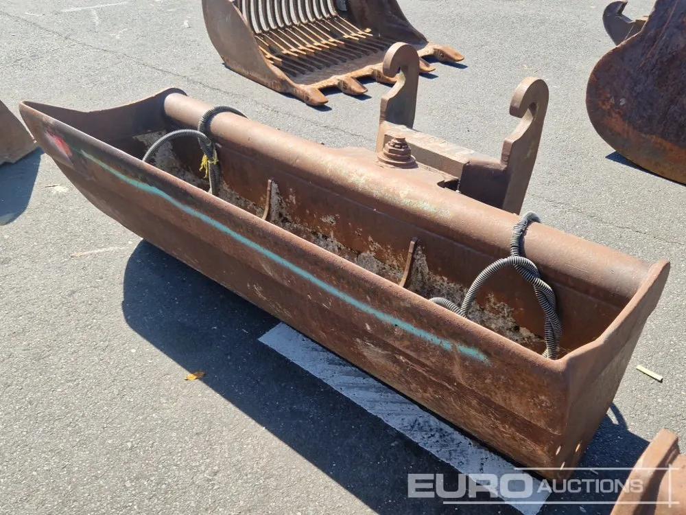 78" Hydraulic Tilt Ditching Bucket