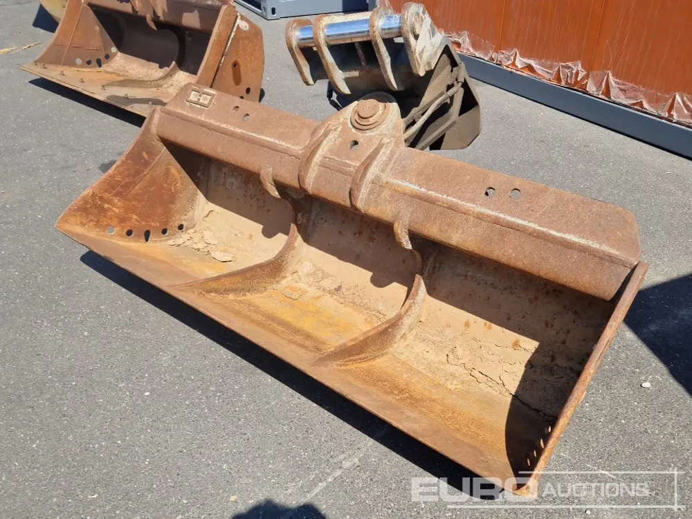84" Hydraulic Tilt Ditching Bucket