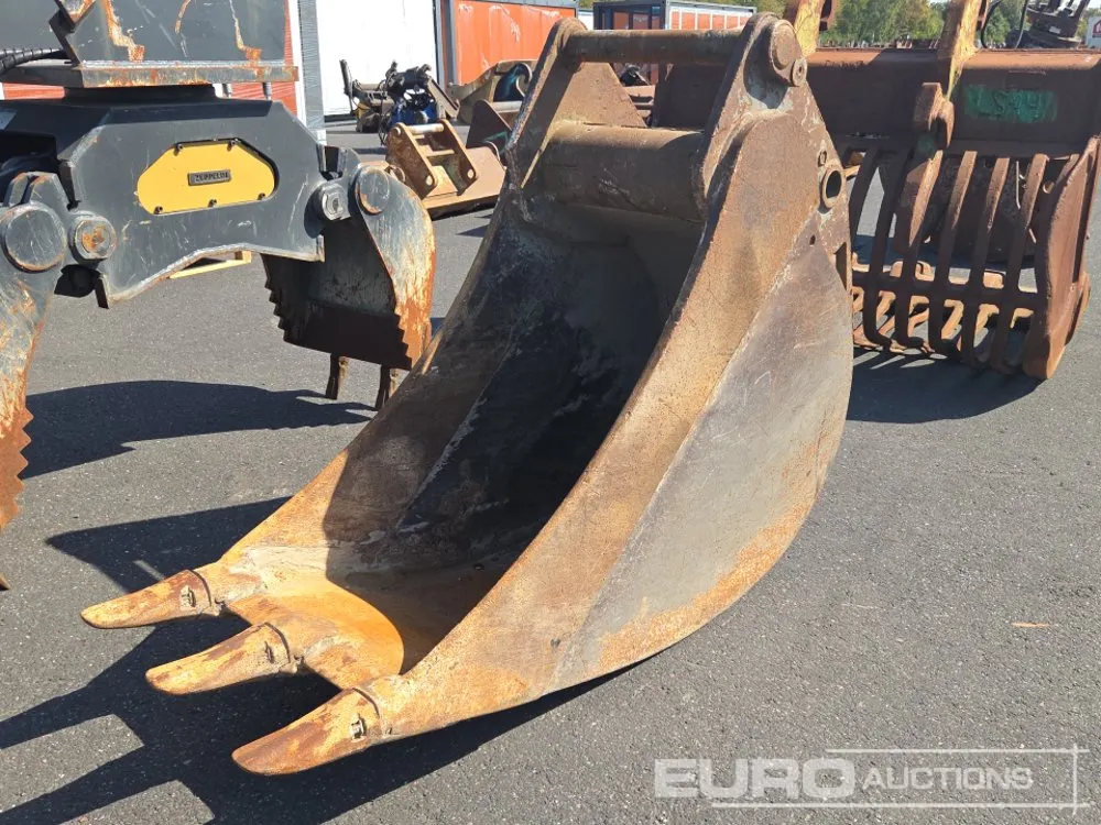 24" Digging Bucket to suit 70mm Pin