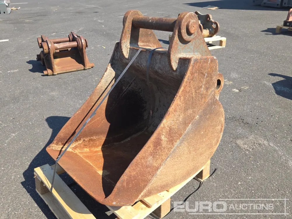 22" Digging Bucket to suit 60mm Pin